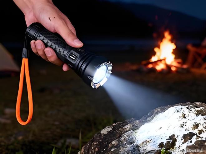 南：从狼狈到从容的实战手册AG真人新手露营装备避坑指(图4)